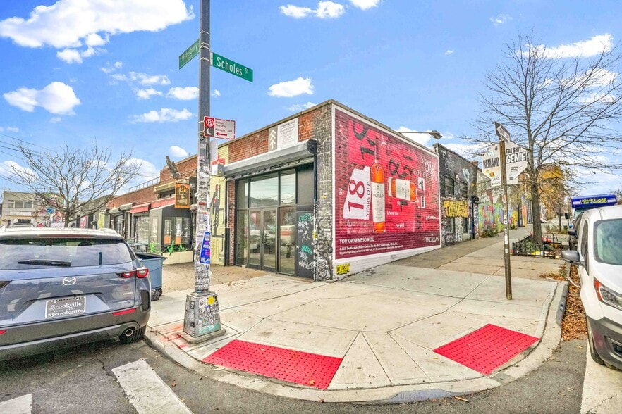 More Photos Of 282 Scholes St, Brooklyn Bar For Lease