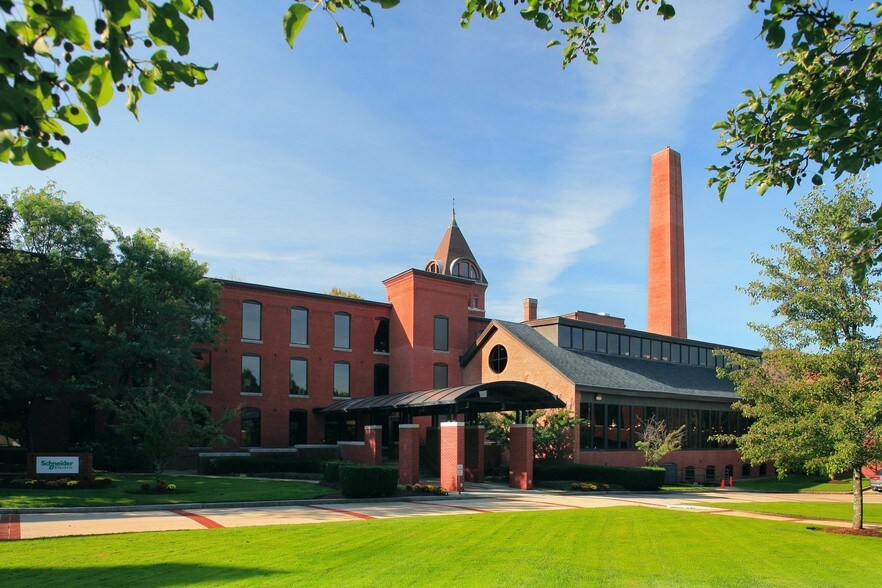 More Photos Of 40-50 High St, North Andover Research And Development For Lease