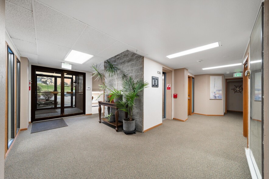 More Photos Of 1111 W Holly St, Bellingham Office For Lease