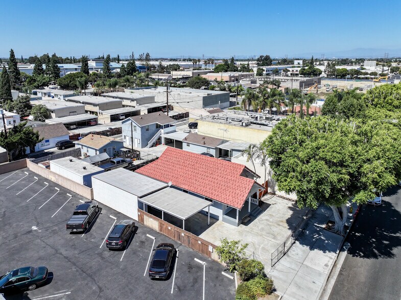 More Photos Of 15323 Paramount Blvd, Paramount General Retail For Sale