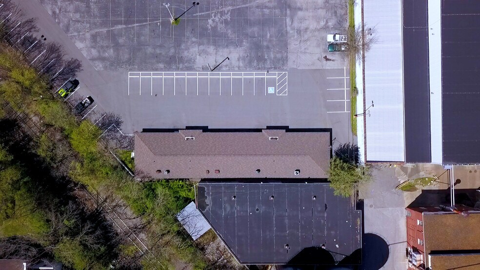 More Photos Of 741 Madison St, Clarksville Flex For Lease