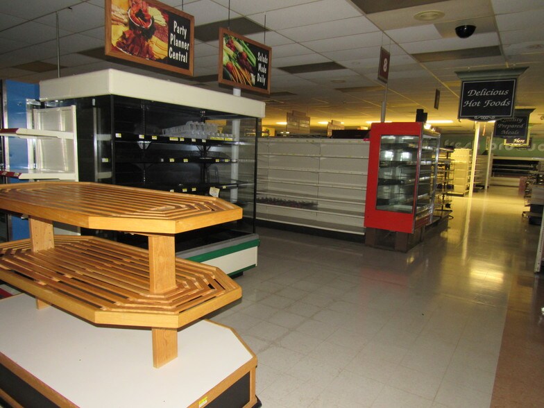 More Photos Of 275 Laing St, Redgranite Supermarket For Lease