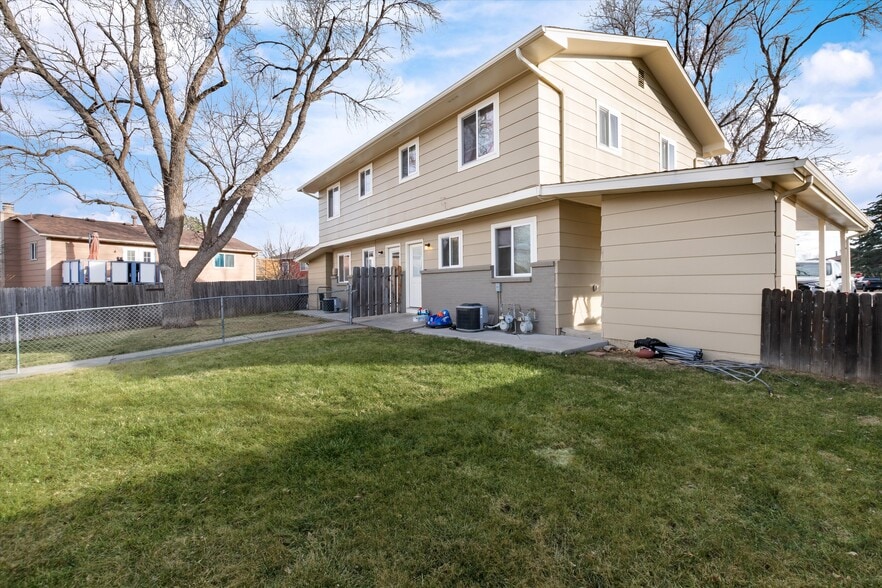More Photos Of 1842 Hennington Ct, Longmont Multifamily For Sale