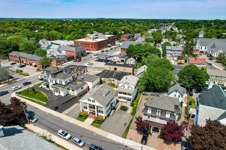 More Photos Of 4-6 Common St, Stoneham Storefront Retail Residential For Sale