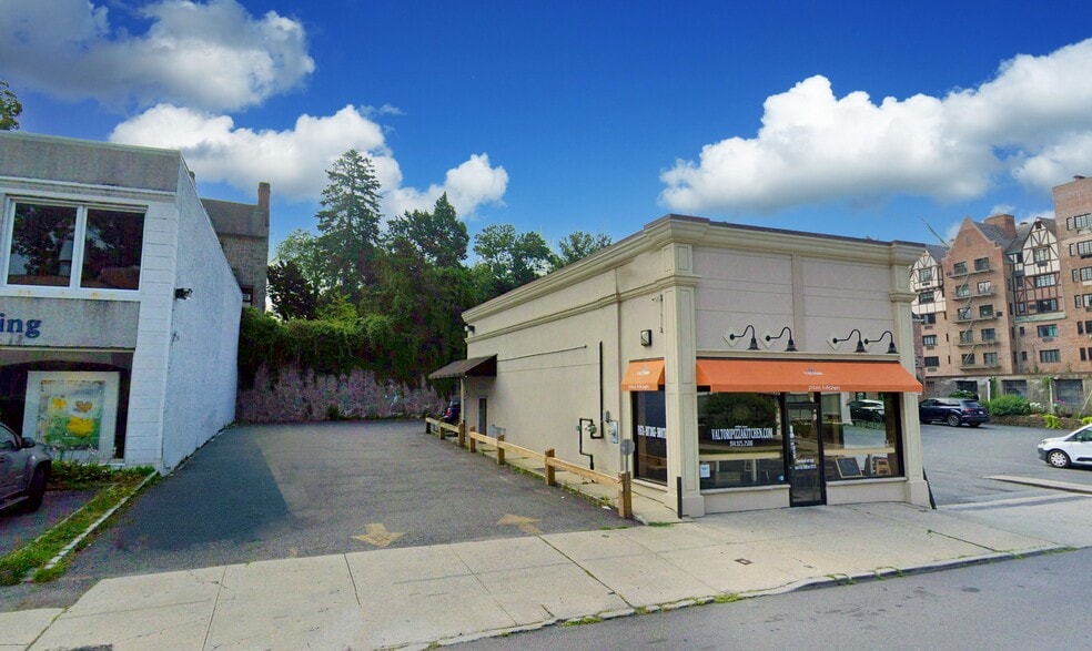 More Photos Of 1004 Boston Post Rd, Rye Freestanding For Sale