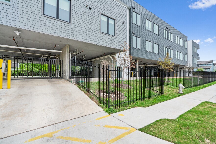 More Photos Of 5515 Humming Bird Ln, Austin Apartments For Sale