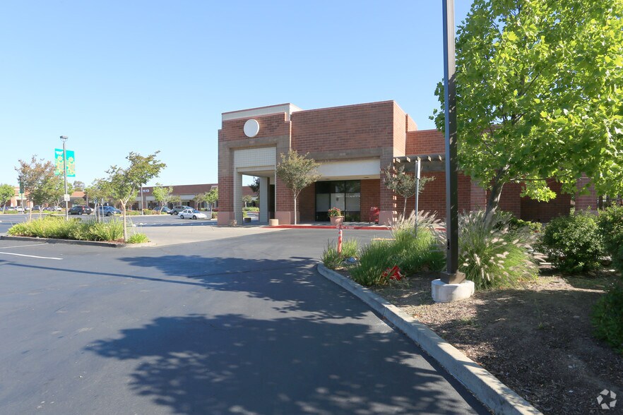 More Photos Of 1305-1350 Gateway Blvd, Fairfield Storefront For Lease