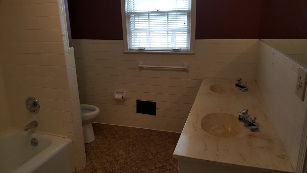 More Photos Of 4455 State Bridge Way, Alpharetta Office Residential For Lease