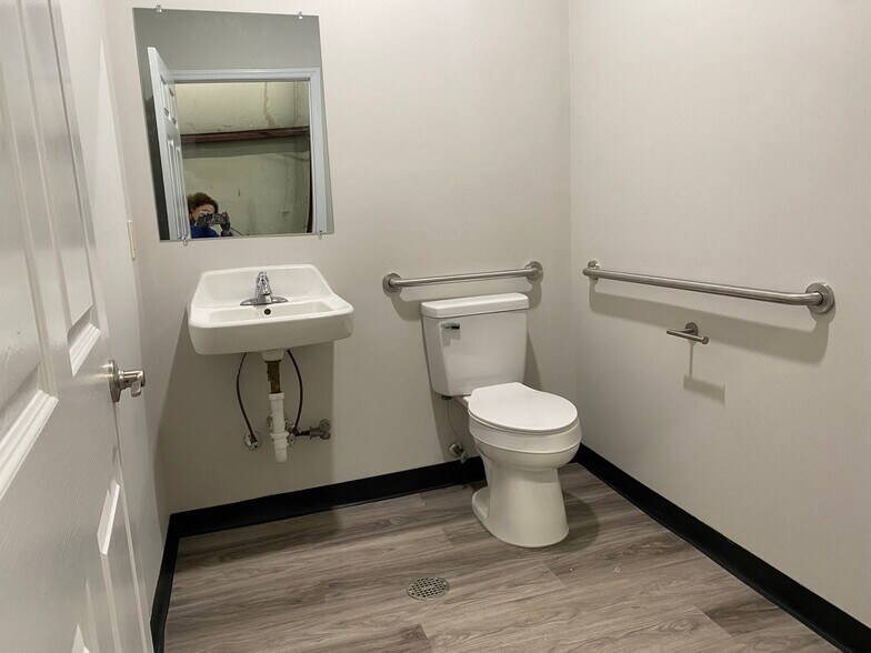 More Photos Of 3811 Tarheel Dr, Raleigh Warehouse For Lease