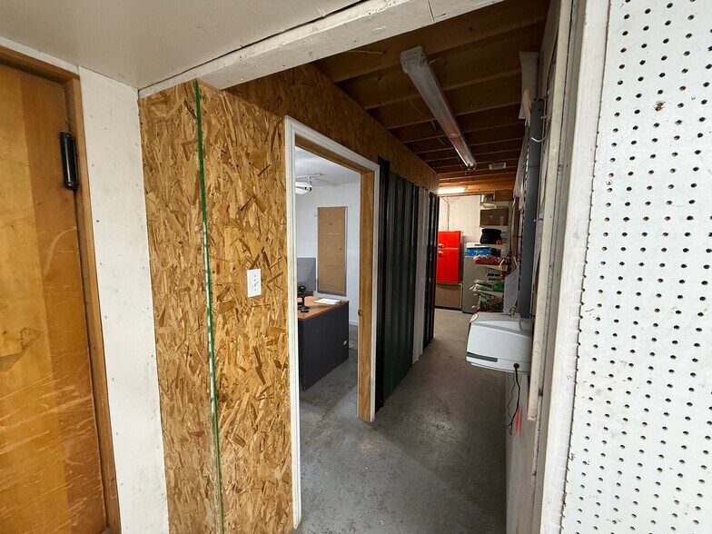 More Photos Of 534 Virginia Ave, Fairmont Freestanding For Sale