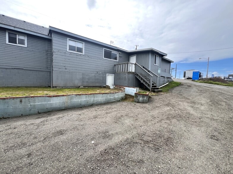 Primary Photo Of 93677 Newport ln, Coos Bay General Retail For Lease