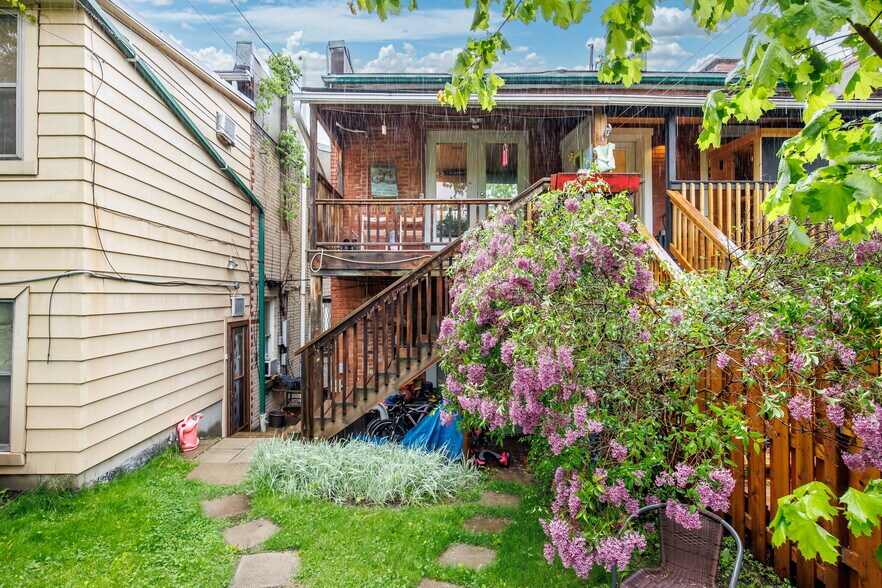 More Photos Of 1611 Bloor St W, Toronto Storefront Retail Office For Sale