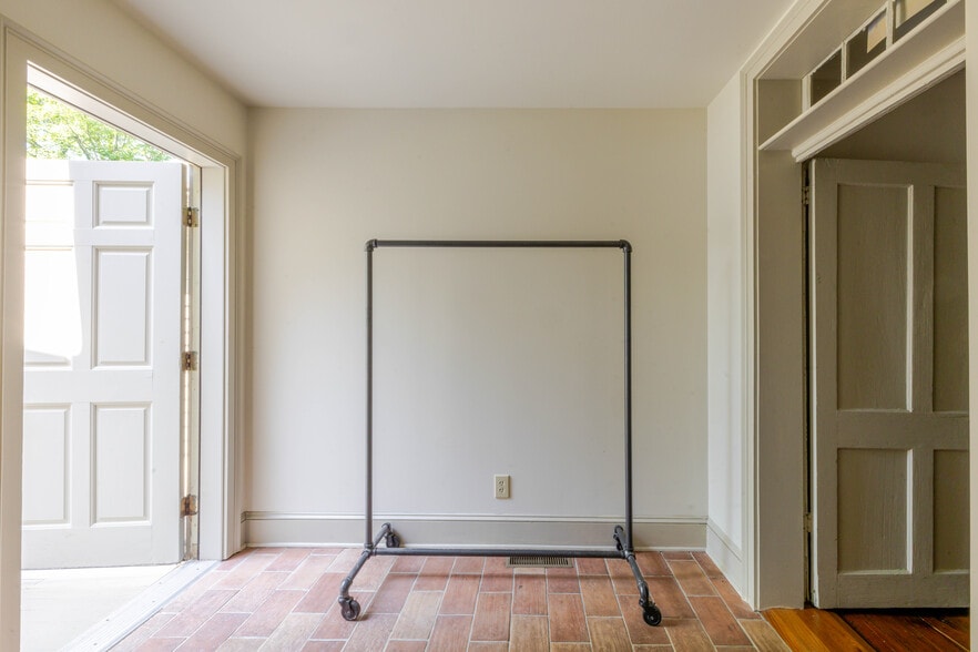 More Photos Of 16 Hudson St, Kinderhook Storefront Retail Residential For Lease