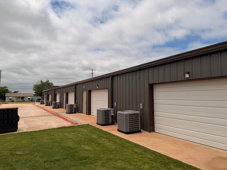 More Photos Of 5113 Ditto Ln, Wichita Falls Showroom For Lease