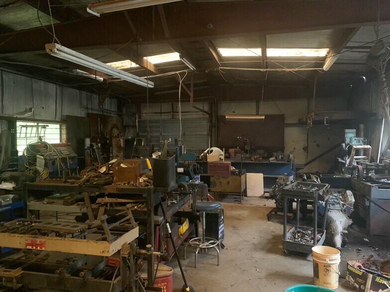 More Photos Of 7010 Moffett Rd, Mobile Industrial For Sale