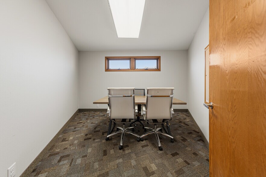 More Photos Of 152 E Pearl St, Owatonna Office For Sale