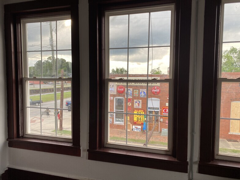 More Photos Of 36 Church St N, Jeffersonville Light Manufacturing For Sale