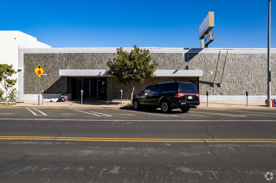 More Photos Of 14519-14539 Sylvan St, Van Nuys Religious Facility For Lease