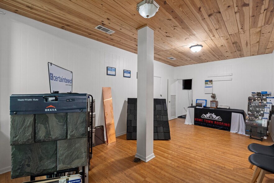 More Photos Of 531 Central Ave, Laurel Flex For Sale