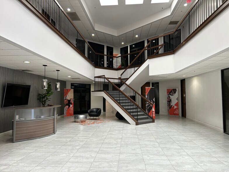 More Photos Of 14465 Webb Chapel Rd, Farmers Branch Office For Lease