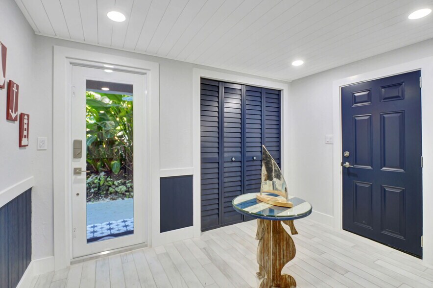 More Photos Of 193 Cocohatchee St, Naples Specialty For Sale