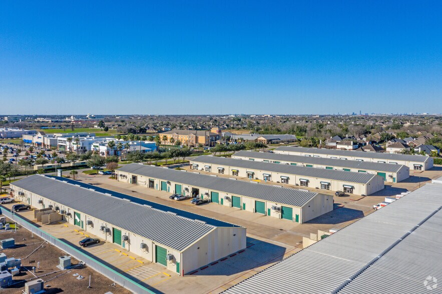More Photos Of 2809 Miller Ranch Rd, Pearland Light Distribution For Lease