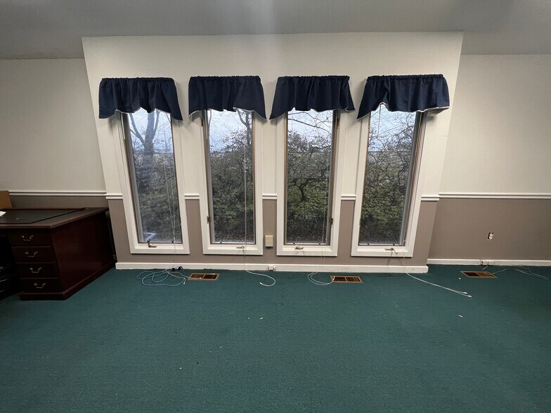 More Photos Of 300 N Pottstown Pike, Exton Office For Lease