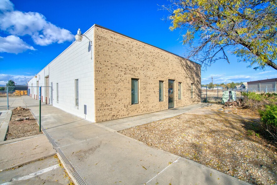 More Photos Of 23 Boston Ct, Longmont Manufacturing For Lease