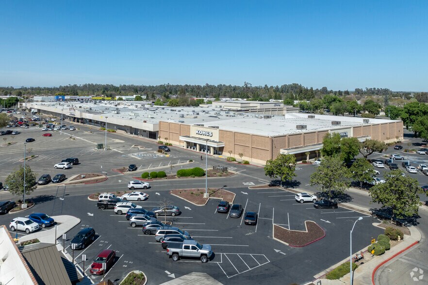 More Photos Of 635 Fairfield Dr, Merced Movie Theatre For Lease