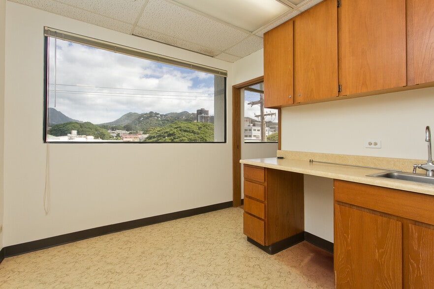 More Photos Of 321 N Kuakini St, Honolulu Medical For Sale