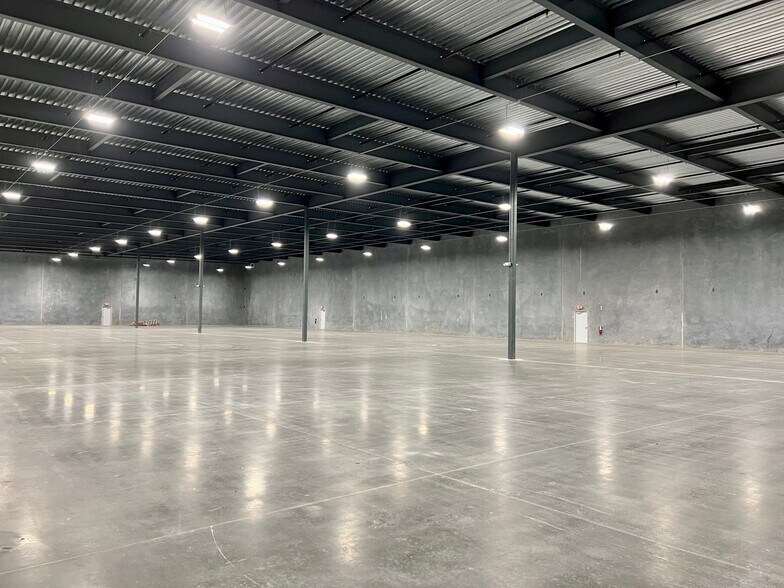 More Photos Of 20821 Clay Center Dr, Katy Distribution For Sale