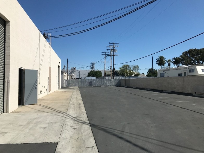 More Photos Of 1552-1556 W Embassy St, Anaheim Warehouse For Lease