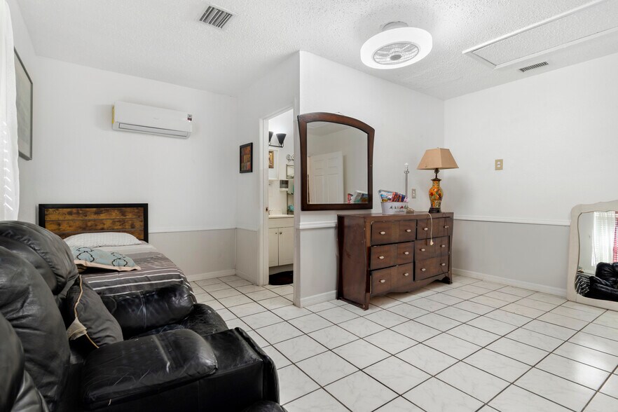 More Photos Of 613 Forest Hills Dr, Brandon Assisted Living For Lease