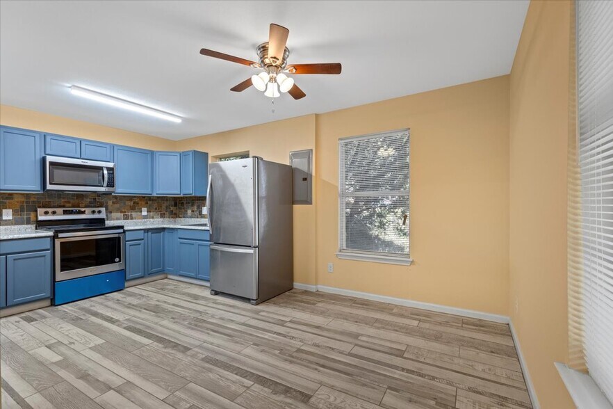 More Photos Of 3434 FM 2673, Canyon Lake Freestanding For Sale