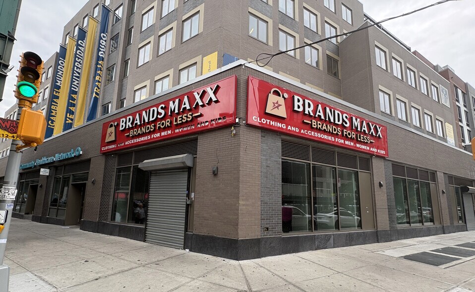 Primary Photo Of 1000 Westchester Ave, Bronx Schools For Lease