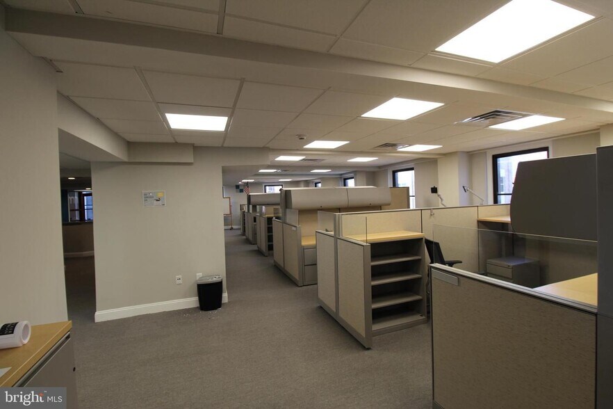 More Photos Of 100 E Main St, Salisbury Office For Lease