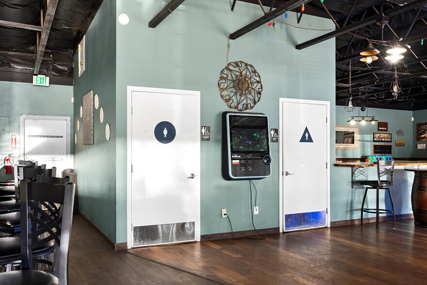 More Photos Of 7126 Skyway, Paradise Storefront Retail Office For Sale