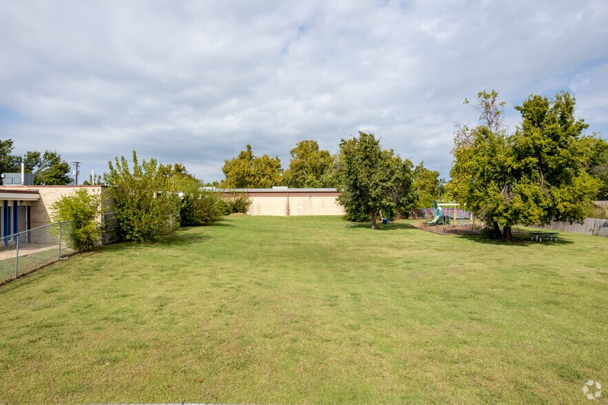 More Photos Of 901 NW 25th St, Oklahoma City Healthcare For Sale