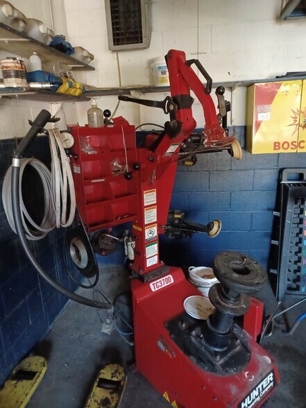 More Photos Of 1380 Wellington St W, Ottawa Auto Repair For Sale