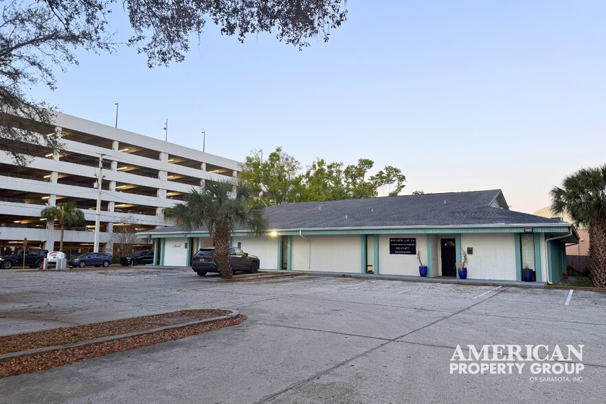 More Photos Of 1895 Floyd St, Sarasota Medical For Lease