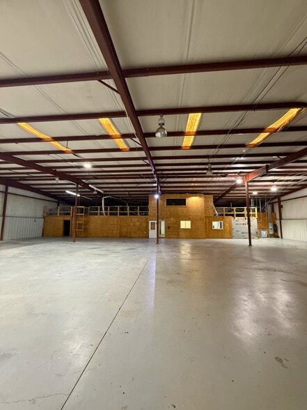 More Photos Of 300 Delano Dr, Manchester Warehouse For Sale