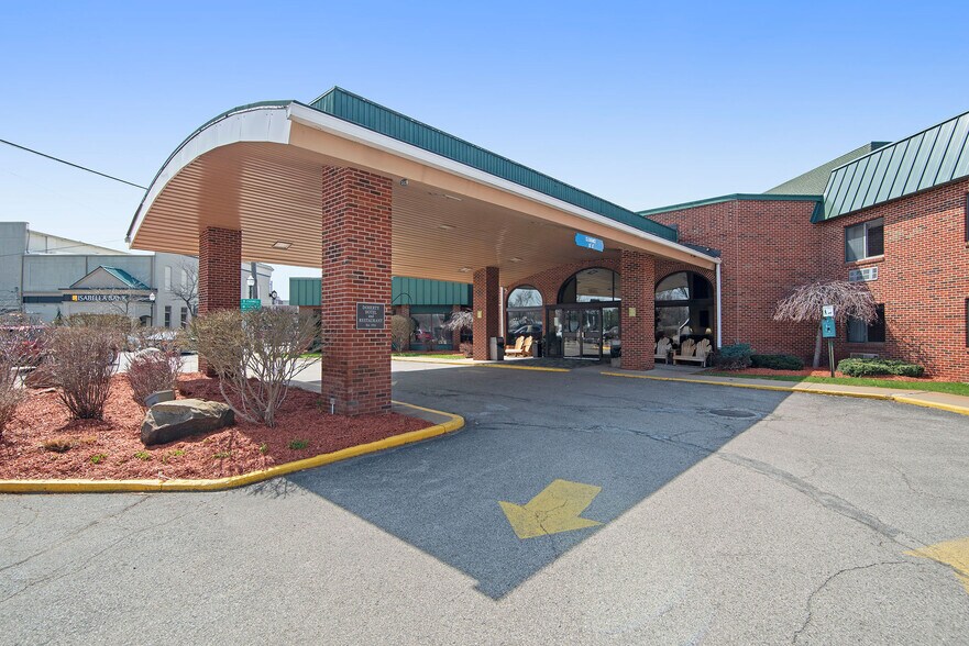 604 N McEwan St, Clare, MI 48617 Hotel For Sale