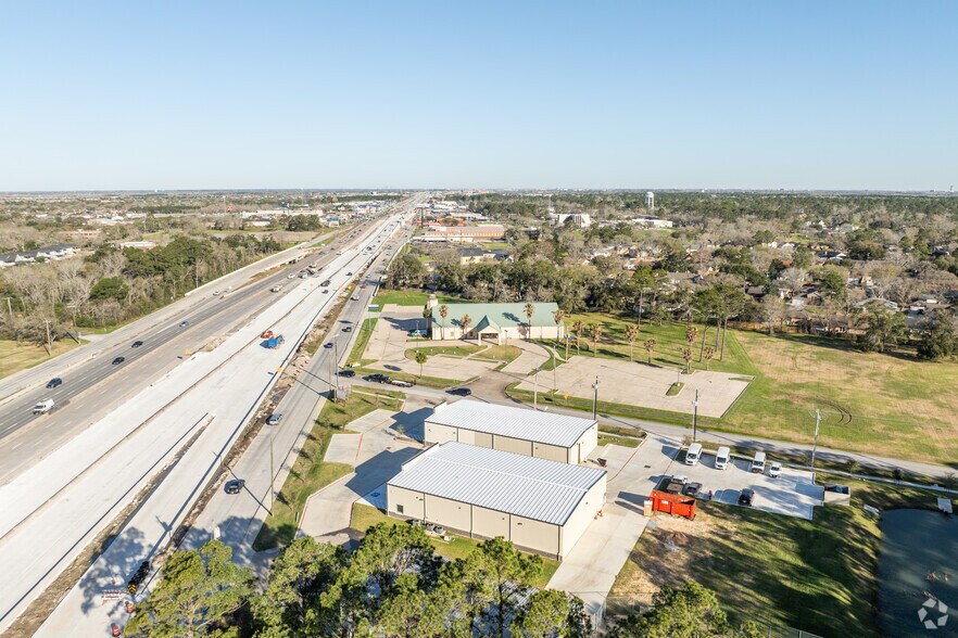 More Photos Of 4201 Gulf Fwy, Dickinson Showroom For Lease