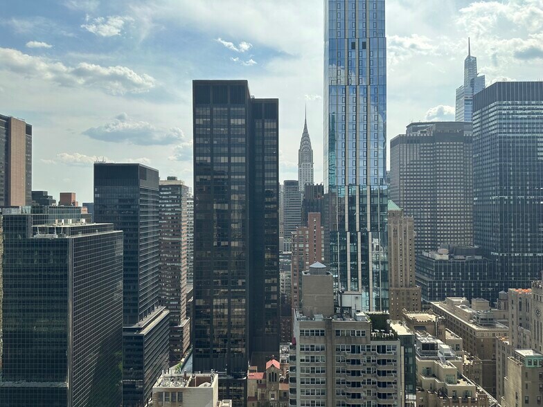 More Photos Of 150 E 52nd St, New York Office For Lease