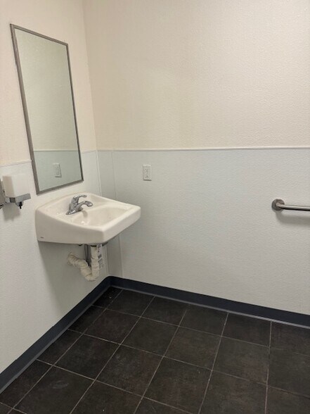 More Photos Of 404 Broadway, San Francisco General Retail For Lease