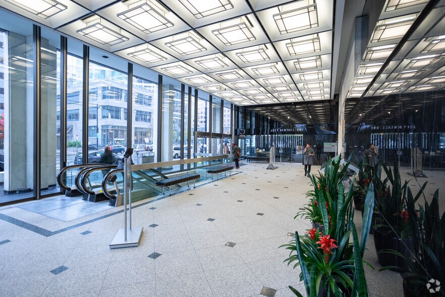 More Photos Of 505 Burrard St, Vancouver Office For Lease