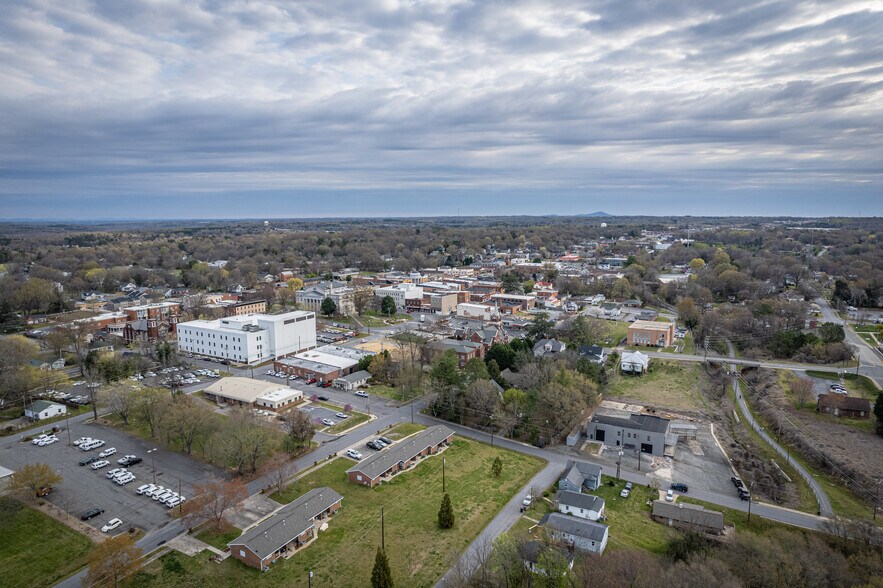 More Photos Of 313 S Government St, Lincolnton Office For Sale