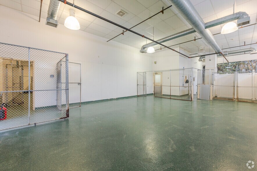 More Photos Of 1 Brockway Pl, White Plains Veterinarian Kennel For Lease
