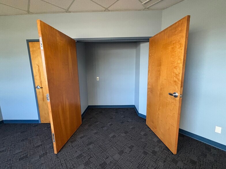 More Photos Of 186 Commerce Dr, LaGrange Industrial For Lease