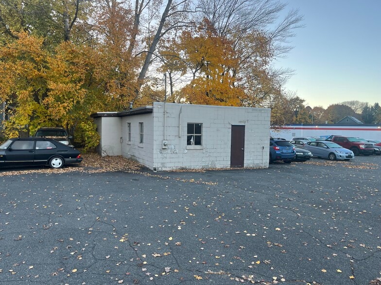More Photos Of 377 Federal St, Greenfield Auto Dealership For Sale